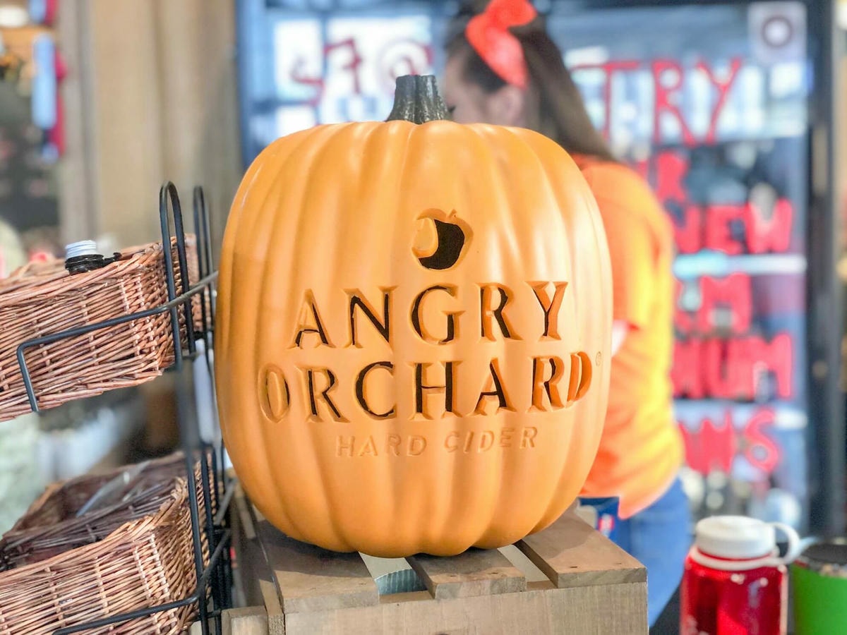 Angry Orchard 裝飾