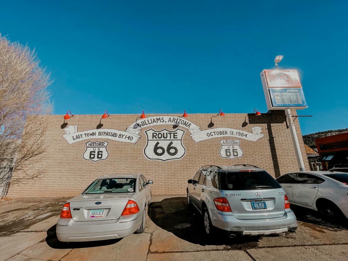 66號公路 – 打卡3個美國典型西部小鎮 - 第4張圖 Route 66 Sign