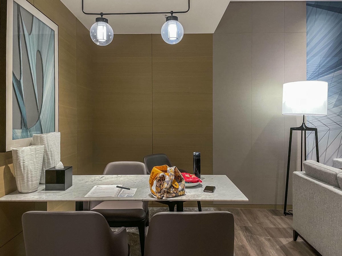 高雄萬豪飯店開箱|豪華套房、行政酒廊、天井 SPA 游泳池 Kaohsiung Marriott - 第7張圖 高雄萬豪飯店行政豪華套房