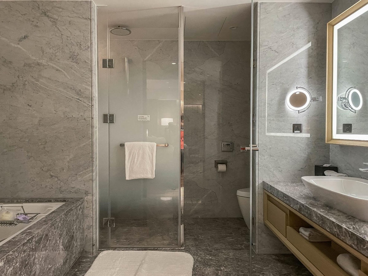 高雄萬豪飯店開箱|豪華套房、行政酒廊、天井 SPA 游泳池 Kaohsiung Marriott - 第11張圖 高雄萬豪飯店行政豪華套房