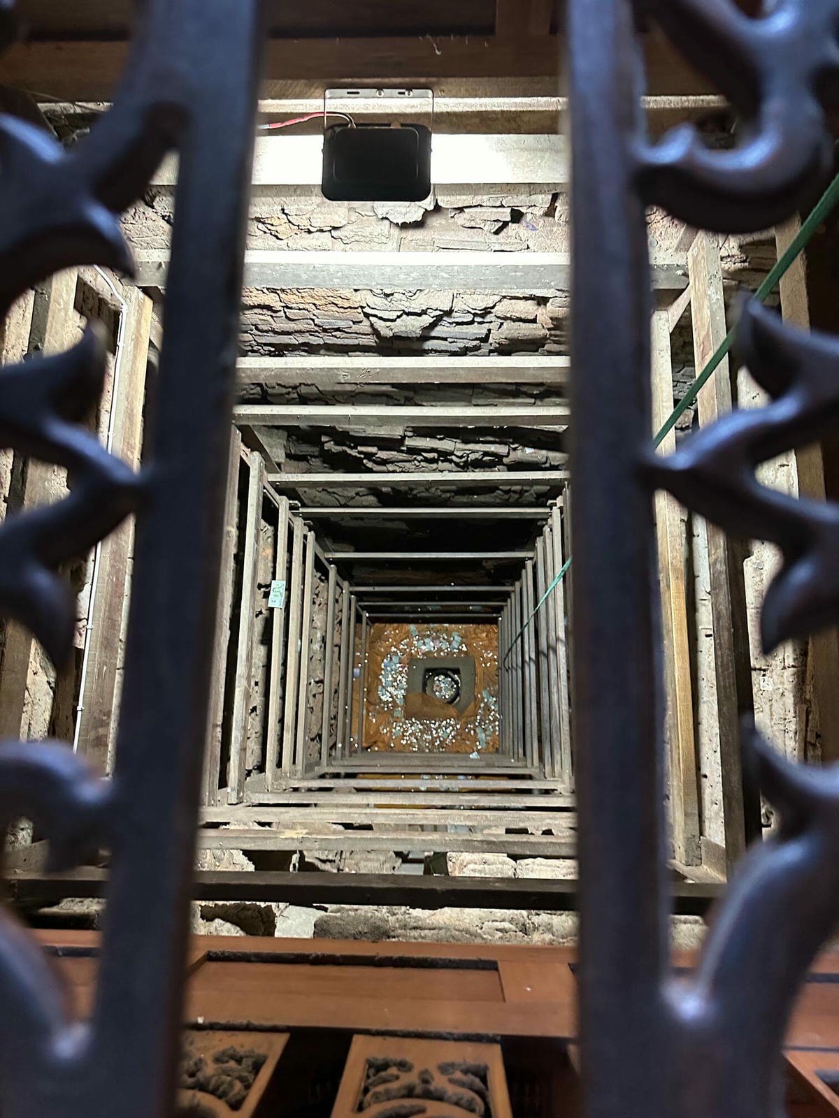 泰國曼谷近郊|包車大城一日遊,邦巴茵夏宮、各家寺廟、網美咖啡廳還有泰服體驗全都有! - 第15張圖 大城一日遊崖差蒙空寺