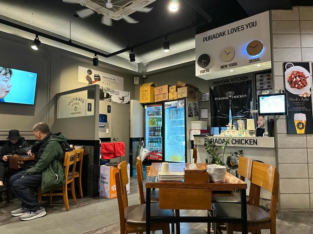 釜山美食推薦|在地人激推的道地好滋味!最新釜山美食 26 間推薦 - 第28張圖 釜山海雲台必吃美食:Puradak 炸雞