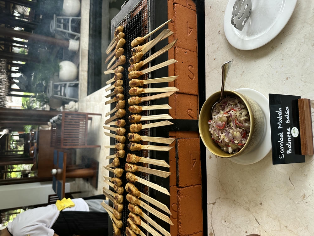 峇里島住宿|奢華 Hyatt、烏布市中心 Airbnb、Canggu 海邊度假開箱 - 第9張圖 GRAND HYATT BALI HAPPY HOUR