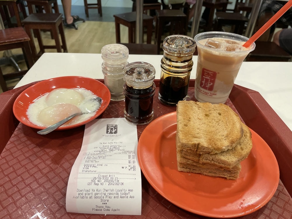 新加坡美食大全!30+ 家精選在地人美味:叻沙、辣椒螃蟹吃哪家? - 第11張圖 亞坤咖椰土司
