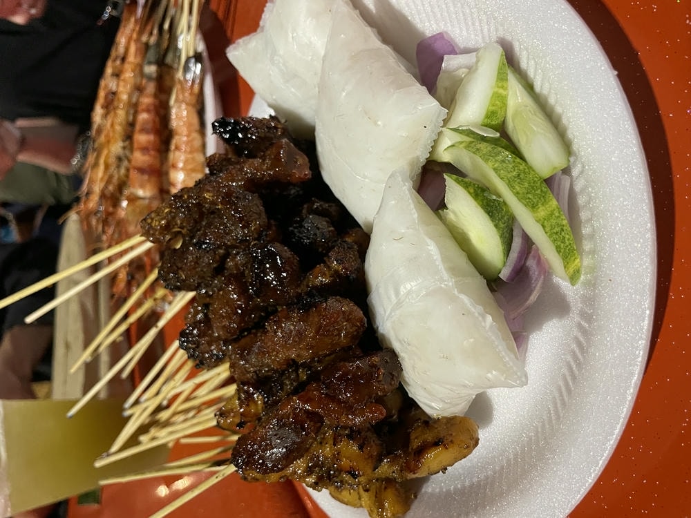 新加坡美食大全!30+ 家精選在地人美味:叻沙、辣椒螃蟹吃哪家? - 第9張圖 新加坡美食:沙嗲