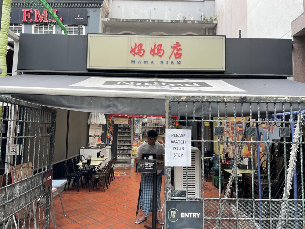 新加坡美食大全!30+ 家精選在地人美味:叻沙、辣椒螃蟹吃哪家? - 第20張圖 Mama Diam 妈妈店