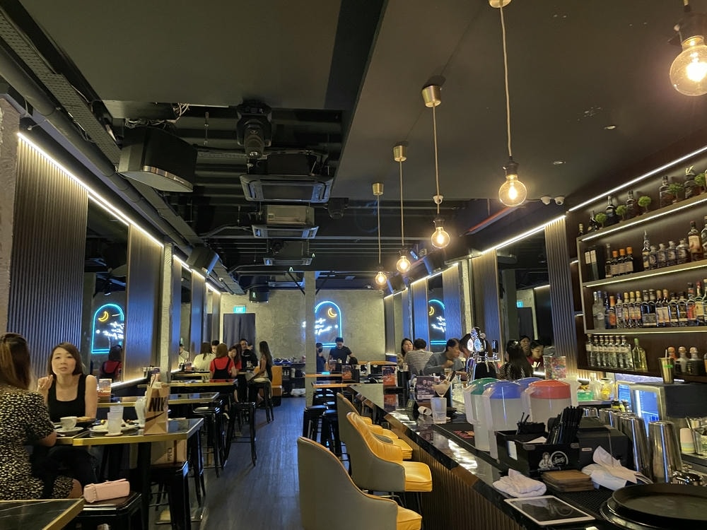 新加坡美食大全!30+ 家精選在地人美味:叻沙、辣椒螃蟹吃哪家? - 第21張圖 新加坡酒吧:Mama Diam 妈妈店
