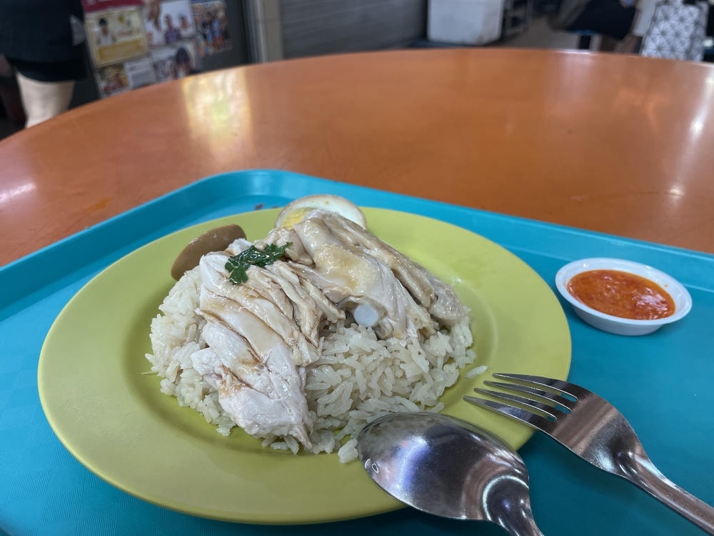 新加坡美食大全!30+ 家精選在地人美味:叻沙、辣椒螃蟹吃哪家? - 第6張圖 天天海南雞飯
