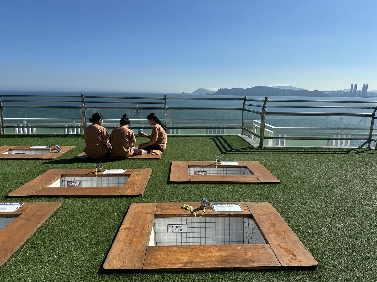 釜山最新海景汗蒸幕 Hill Spa,釜山 Pass 也能免費入場 - 第10張圖 釜山汗蒸幕 Hill Spa 頂樓足浴空間