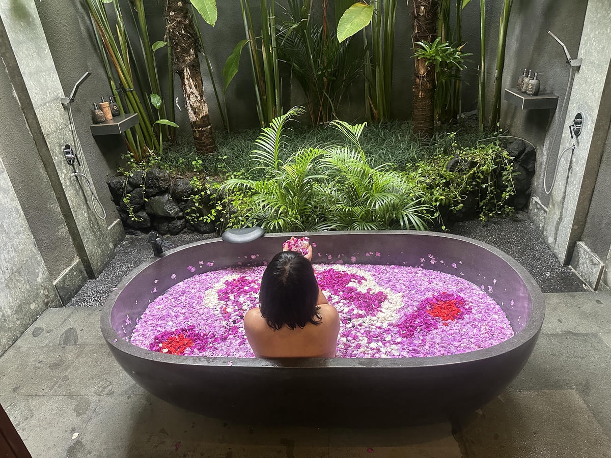 Bali Massage Review | Ubud Putri Bali Spa Massage + Flower Bath Experience - 第1張圖 峇里島按摩花瓣浴
