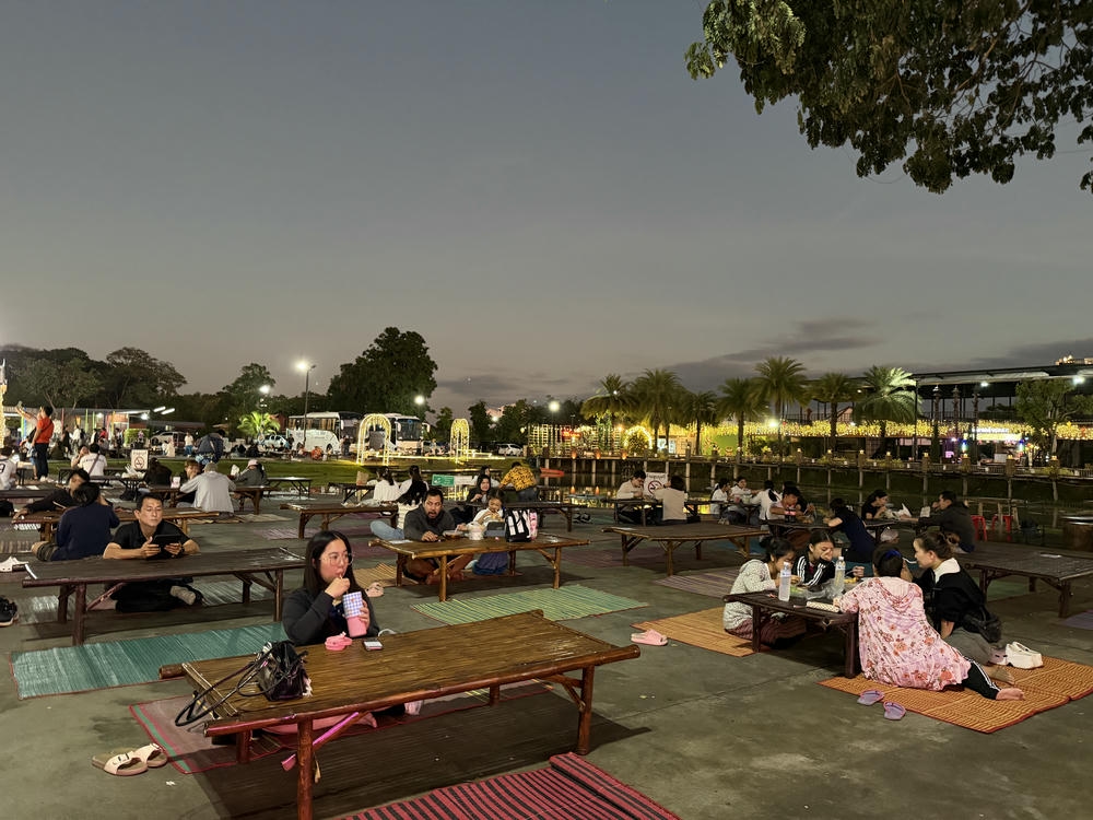 清邁夜市：Kadmanee Market