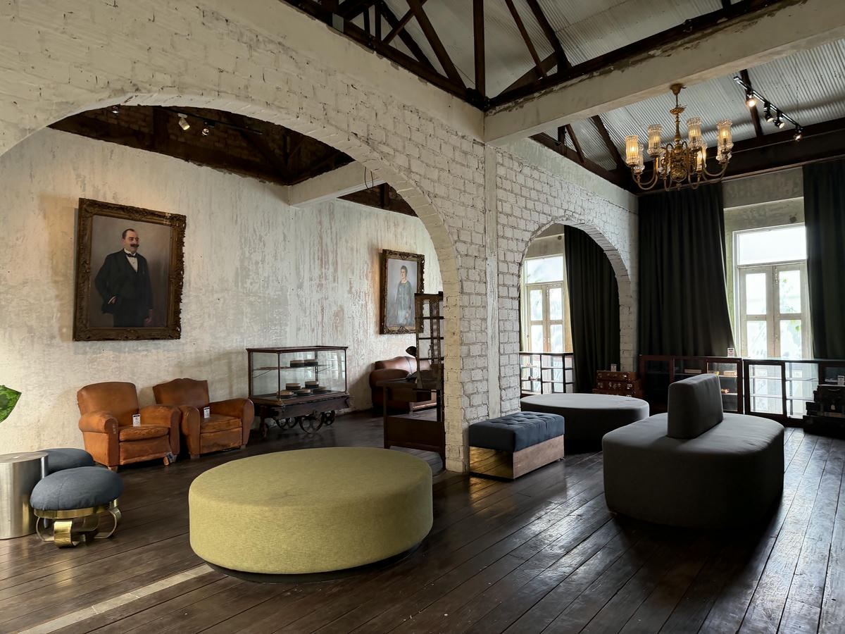 Top 22 清邁咖啡廳推薦:古城、尼曼必訪咖啡館整理(附地點&特色) - 第52張圖 GRAPH contemporary