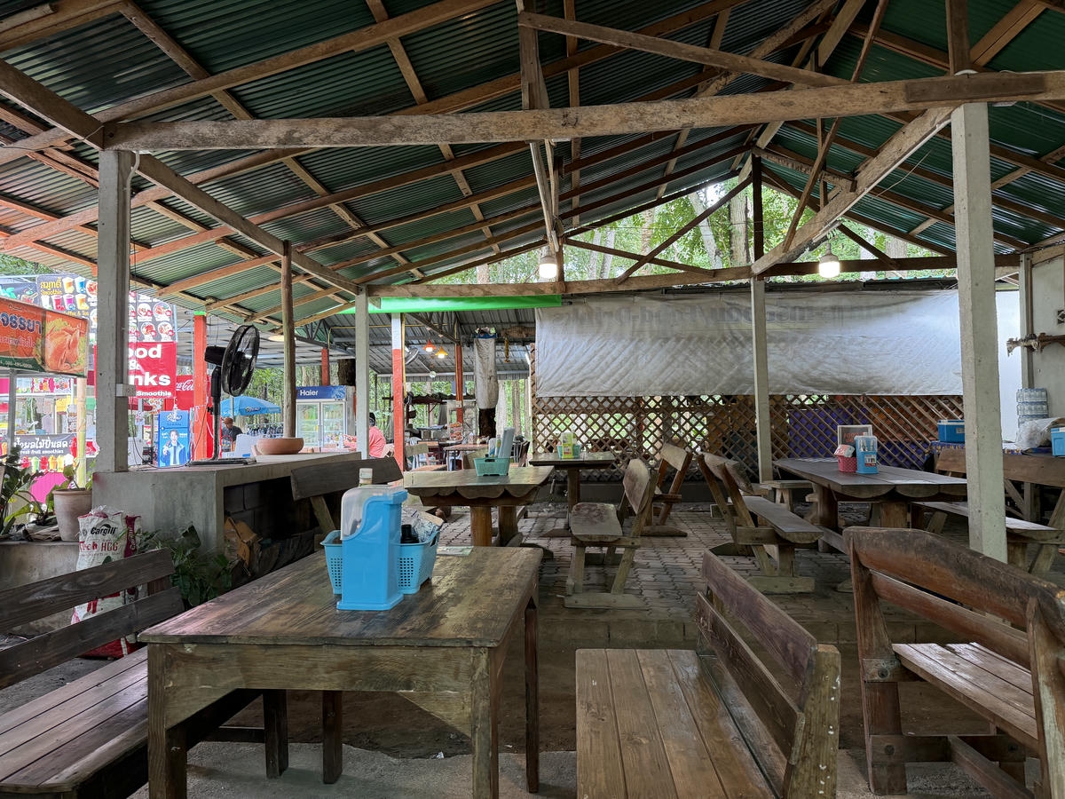 清邁包車|黏黏瀑布、大象咖啡廳、天使瀑布園區一日遊行程分享 - 第6張圖 清邁包車|黏黏瀑布、大象咖啡廳、天使瀑布園區一日遊行程分享