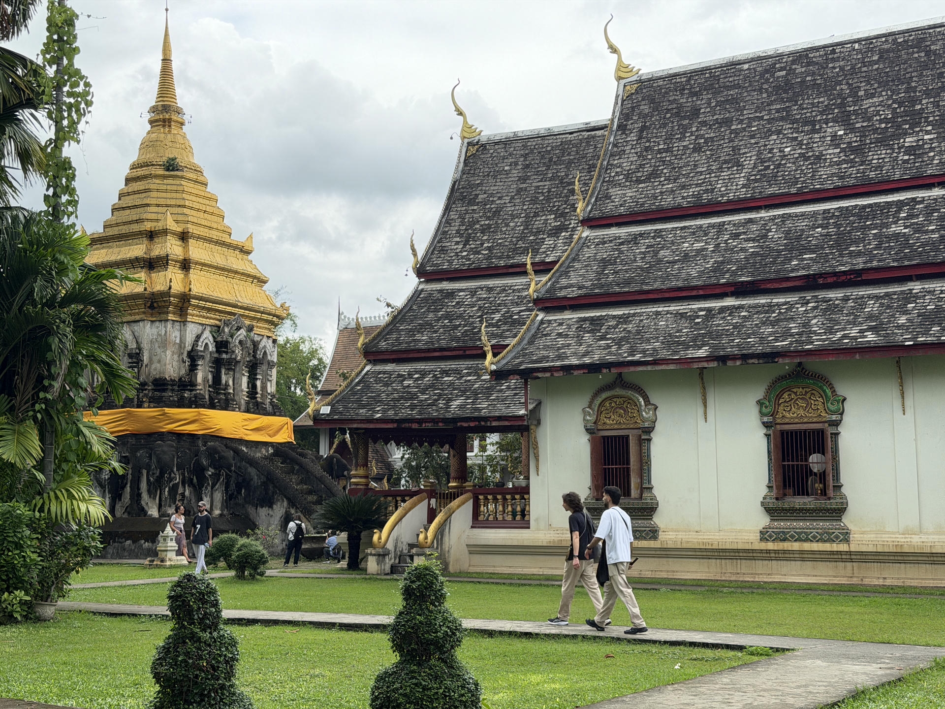 清邁景點推薦:必去古城寺廟、尼曼打卡、清邁近郊一日遊整理 - 第3張圖 清曼寺